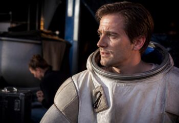 découvrez les avantages du costume d’astronaute en tissu pour les spectacles de théâtre : confort, mobilité et réalisme pour des performances captivantes.