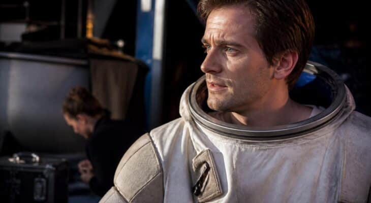 découvrez les avantages du costume d’astronaute en tissu pour les spectacles de théâtre : confort, mobilité et réalisme pour des performances captivantes.